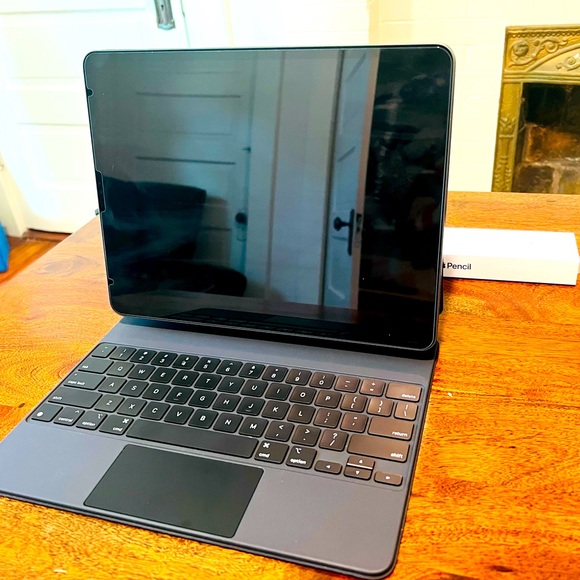 iPad Pro 12.9, Magic Keyboard, Apple Pencil